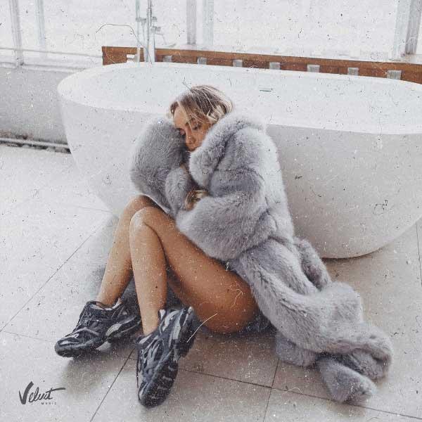 Мир вокруг неё крутил