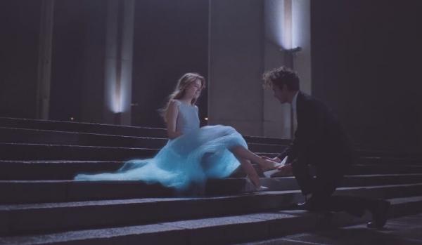 Музыка из рекламы Райффайзен банк «Золушка»