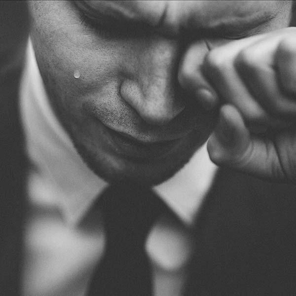 Музыку на всю руль сжимая до боли