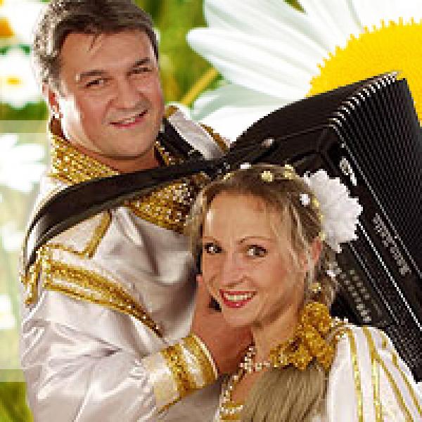 Растёт возле дома калина